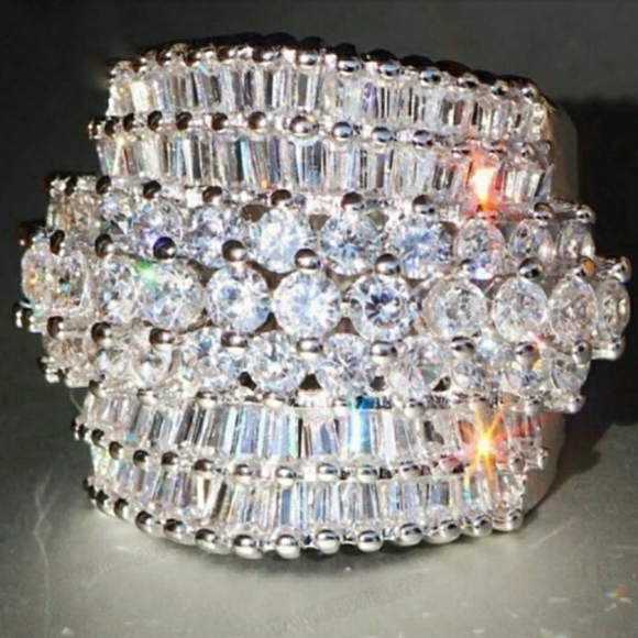 18CT Princess Cut Simulated Diamond Ri… - Picture 1 of 4